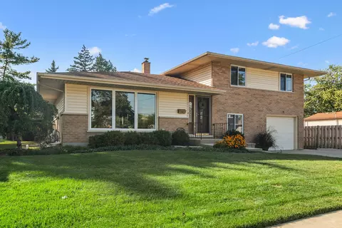 450 Little Path Rd, Des Plaines, IL 60016
