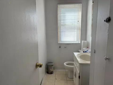 Bath - 545 E 86th St, Chicago, IL 60619 photo 1 of 4