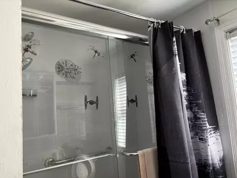 Bath - 545 E 86th St, Chicago, IL 60619 photo 3 of 4