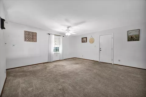 Living - 403 Delmar Ln, Bloomington, IL 61701 photo 6 of 7