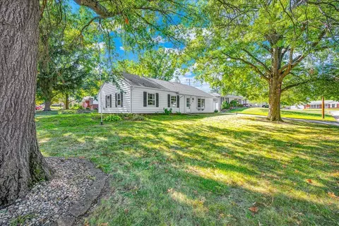 Exterior - 403 Delmar Ln, Bloomington, IL 61701 photo 2 of 5