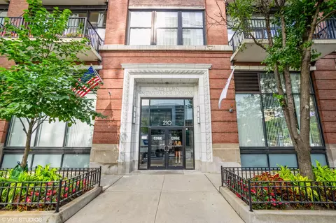 210 S Desplaines St #2103, Chicago, IL 60661