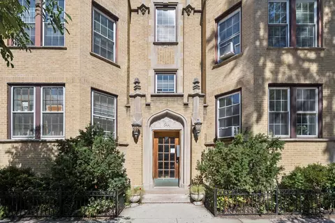 644 W Melrose St #2E, Chicago, IL 60657