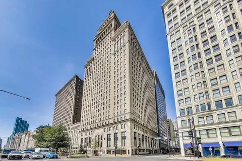 310 S Michigan Ave #204, Chicago, IL 60604