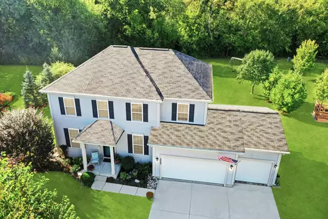 2085 Walnut Glen Blvd, Island Lake, IL 60042