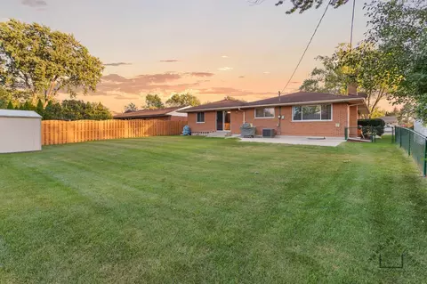 350 Lance Dr, Des Plaines, IL 60016 photo 3