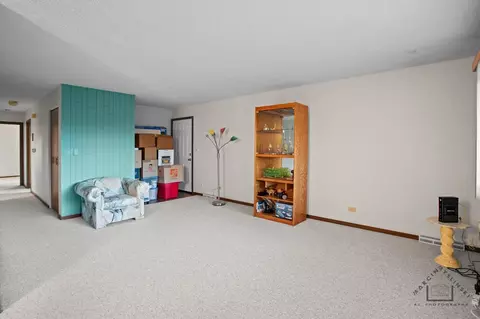 350 Lance Dr, Des Plaines, IL 60016 photo 9