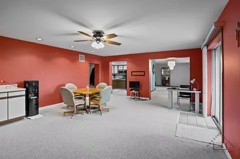 350 Lance Dr, Des Plaines, IL 60016 photo 5