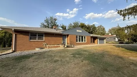 3112 Highcrest Rd, Rockford, IL 61107