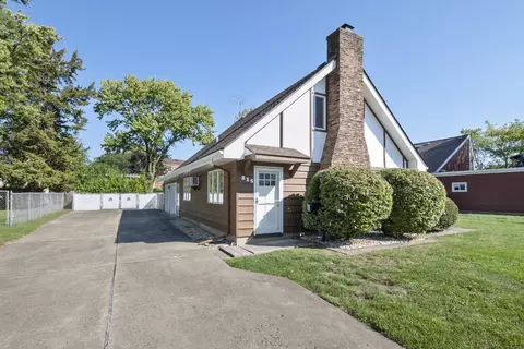 215 Dee Rd, North Aurora, IL 60542