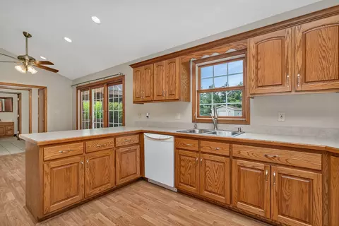 Kitchen - 675 E Southmor Rd, Morris, IL 60450 photo 2 of 3