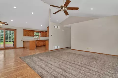 Living - 675 E Southmor Rd, Morris, IL 60450 photo 1 of 5