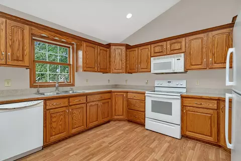 Kitchen - 675 E Southmor Rd, Morris, IL 60450 photo 1 of 3
