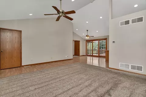 Living - 675 E Southmor Rd, Morris, IL 60450 photo 2 of 5