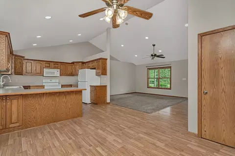 Living - 675 E Southmor Rd, Morris, IL 60450 photo 5 of 5