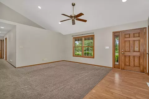 Living - 675 E Southmor Rd, Morris, IL 60450 photo 3 of 5