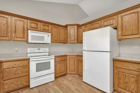 Kitchen - 675 E Southmor Rd, Morris, IL 60450 photo 3 of 3