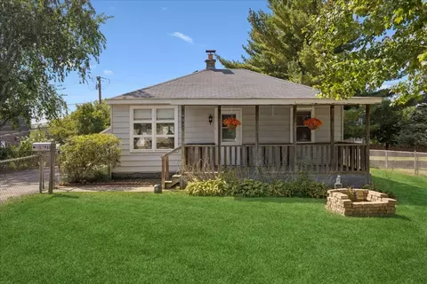 933 Tomahawk Trl, Round Lake Heights, IL 60073
