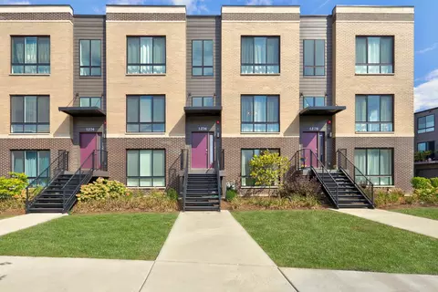 1276 Lakepointe Dr, Schaumburg, IL 60173