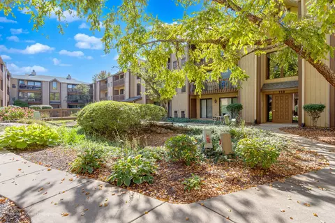 119 Olesen Dr #2K, Naperville, IL 60540