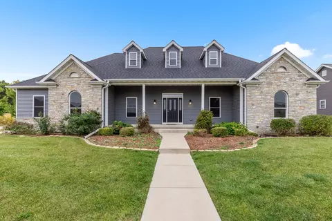 2203 Wickford Ln, Sycamore, IL 60178
