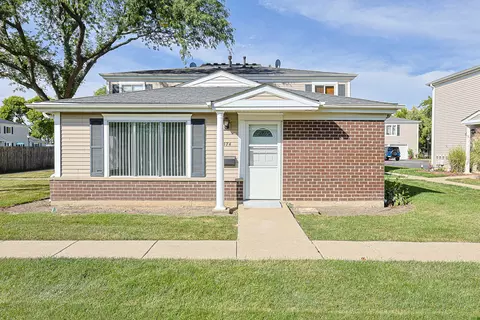 1074 Cove Dr #141A, Prospect Heights, IL 60070