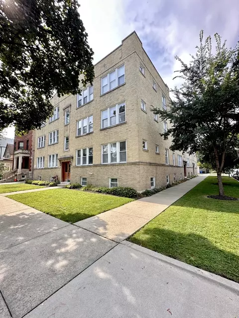 4447 W Sunnyside Ave #1, Chicago, IL 60630