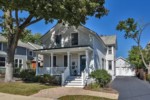 148 W Station St, Barrington, IL 60010