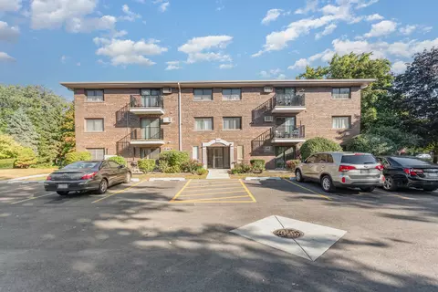 1240 S Lorraine Rd #1D, Wheaton, IL 60189