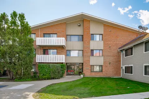 4000 Bayside Dr #205, Palatine, IL 60074