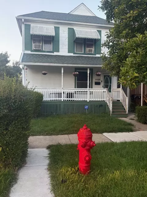 2528 Cochran St, Blue Island, IL 60406