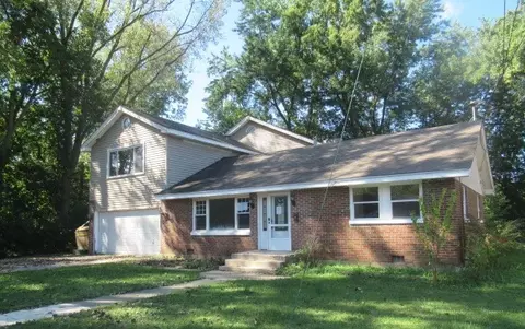 77 Mionske Dr, Lake Zurich, IL 60047