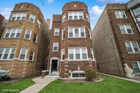 4831 W Roscoe St, Chicago, IL 60641
