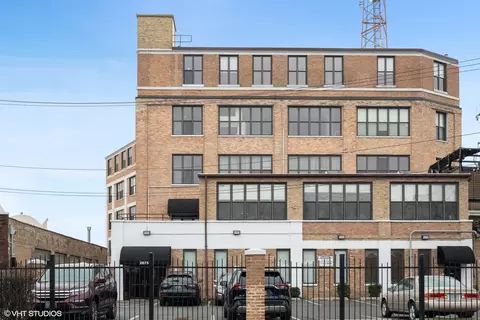 2675 W Grand Ave #302, Chicago, IL 60612