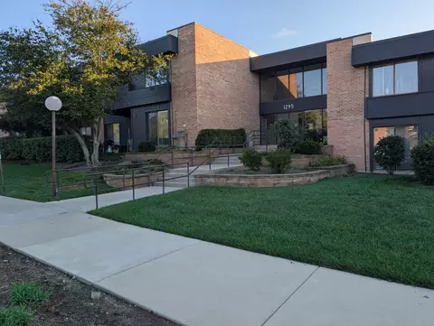 1295 N Sterling Ave #212, Palatine, IL 60067