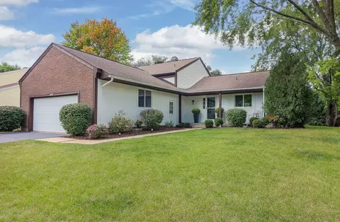 451 Nantucket Rd, Naperville, IL 60565