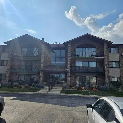9051 S Roberts Rd #102, Hickory Hills, IL 60457