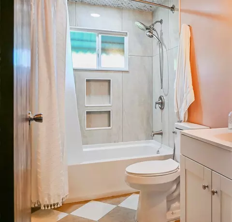 Bath - 15115 Springfield Ave, Midlothian, IL 60445 photo 1 of 2