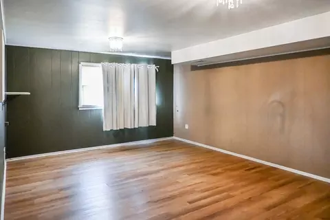 Living - 15115 Springfield Ave, Midlothian, IL 60445 photo 2 of 2