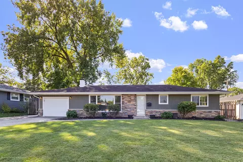 908 Bridle Ln, Wheaton, IL 60187