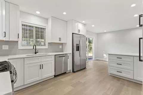 Kitchen - 908 Bridle Ln, Wheaton, IL 60187 photo 5 of 5
