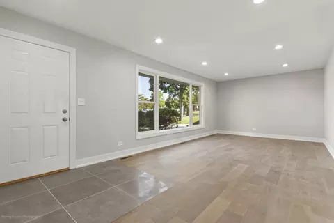 Living - 908 Bridle Ln, Wheaton, IL 60187 photo 2 of 3