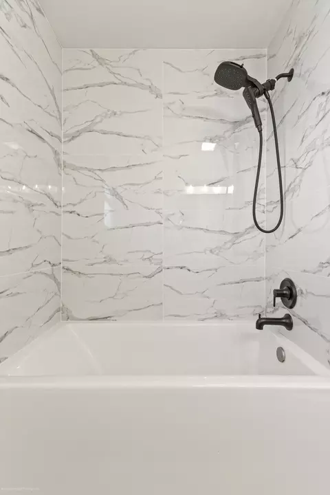 Bath - 908 Bridle Ln, Wheaton, IL 60187 photo 2 of 2