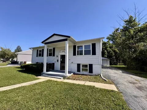 51 N Pine Ln, Glenwood, IL 60425