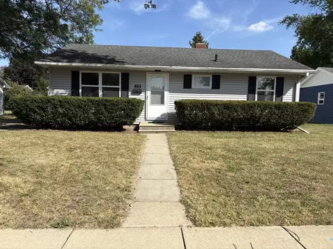 1176 Westview Dr, Rochelle, IL 61068