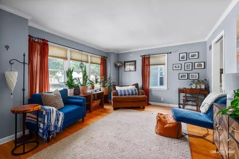 Living - 168 S Edison Ave, Elgin, IL 60123 photo 2 of 4