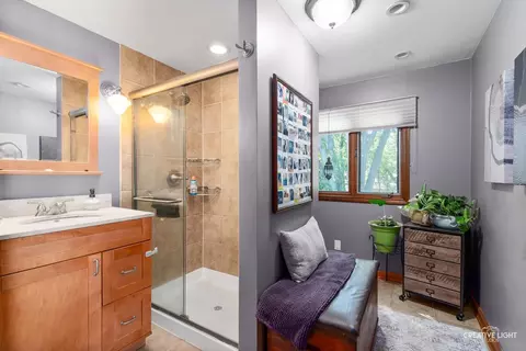 Bath - 168 S Edison Ave, Elgin, IL 60123 photo 2 of 2