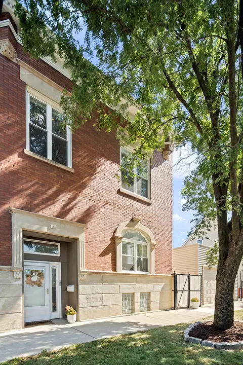 1911 N Lawndale Ave, Chicago, IL 60647