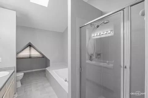 Bath - 333 Inner Circle Dr, Bolingbrook, IL 60490 photo 2 of 4