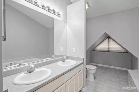 Bath - 333 Inner Circle Dr, Bolingbrook, IL 60490 photo 3 of 4